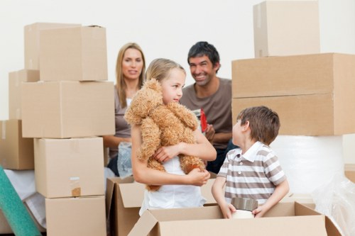 Local truck service for moving furniture and boxes in Isle of Dogs